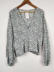 Buy online pre-used pre-loved 100% authentic & Original branded Abercrombie & Fitch (SWT-1308) available in Pakistan. Top international brands avilable.