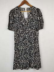 Buy online pre-used pre-loved 100% authentic & Original branded H&M (SWT-1315) available in Pakistan. Top international brands avilable.