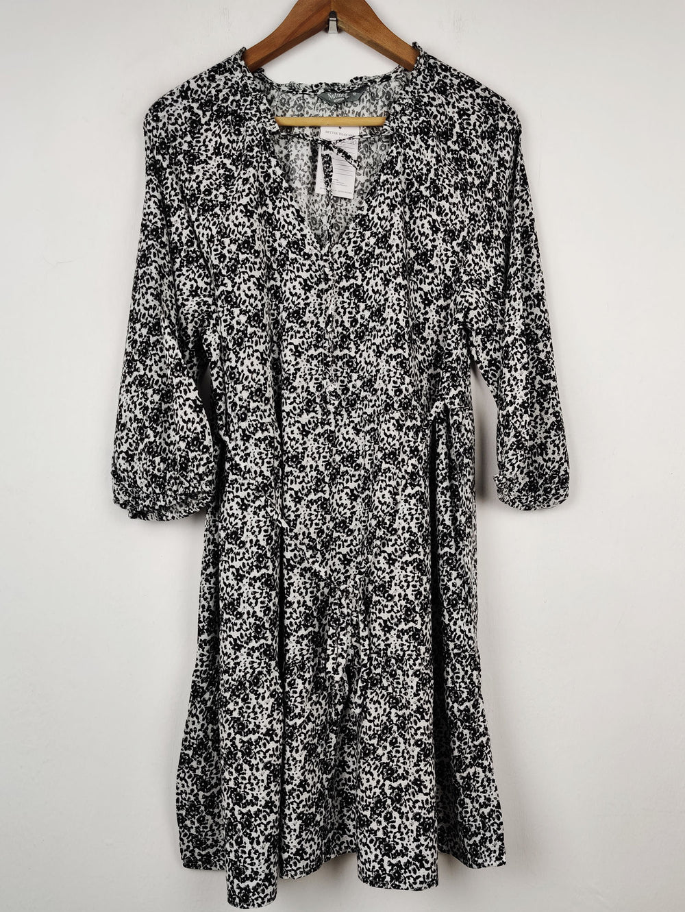 Buy online pre-used pre-loved 100% authentic & Original branded Nutmeg (SWT-1342) available in Pakistan. Top international brands avilable.