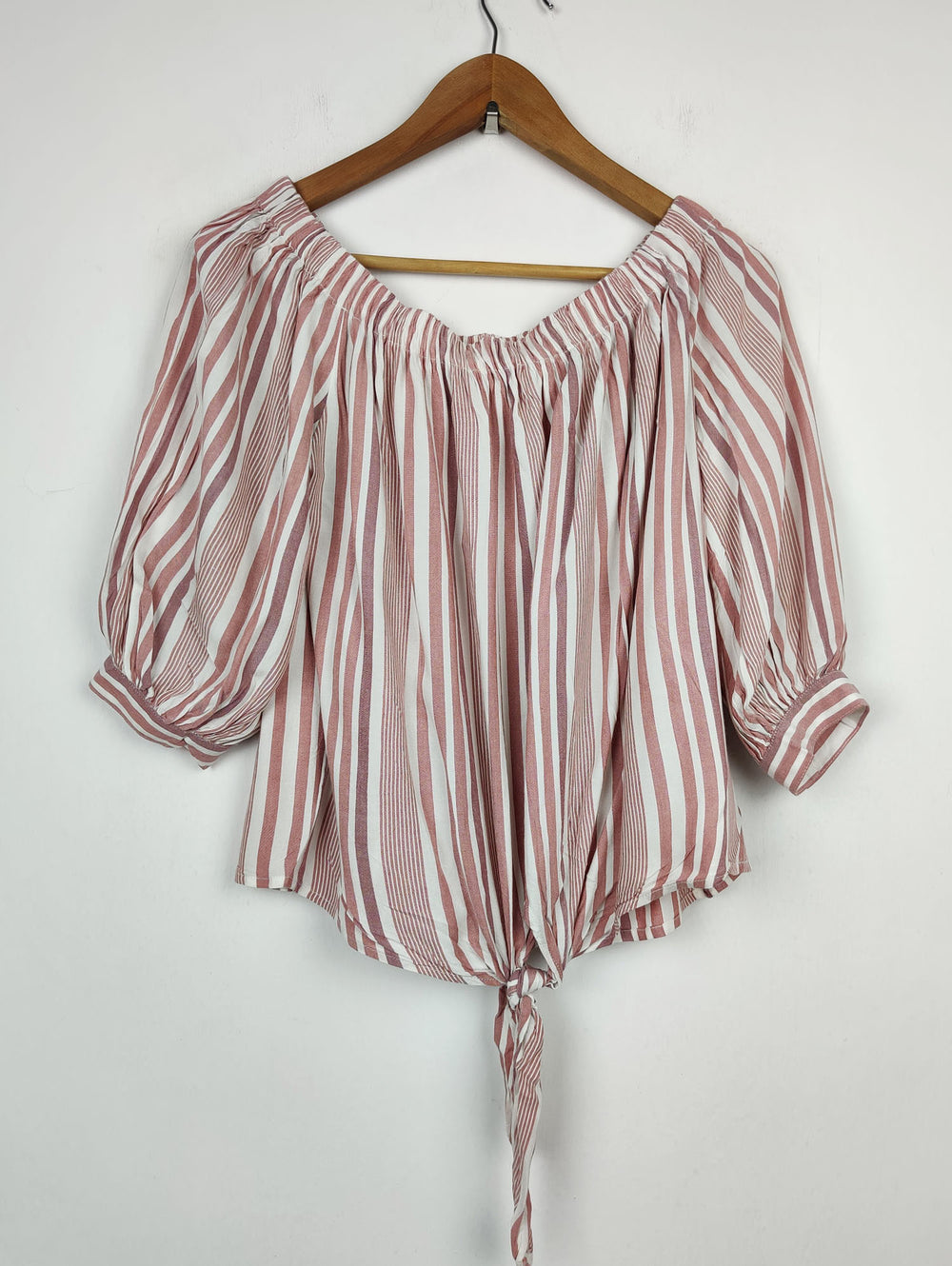 Buy online pre-used pre-loved 100% authentic & Original branded New Look (SWT-1378) available in Pakistan. Top international brands avilable.