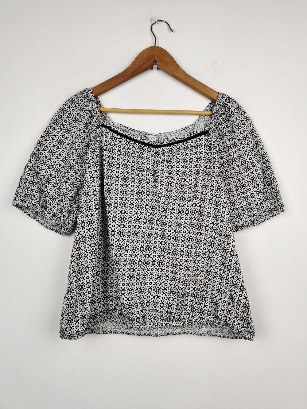 Buy online pre-used pre-loved 100% authentic & Original branded M&Co (SWT-1394) available in Pakistan. Top international brands avilable.