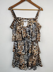 Buy online pre-used pre-loved 100% authentic & Original branded Avenue (SWT-1497) available in Pakistan. Top international brands avilable.