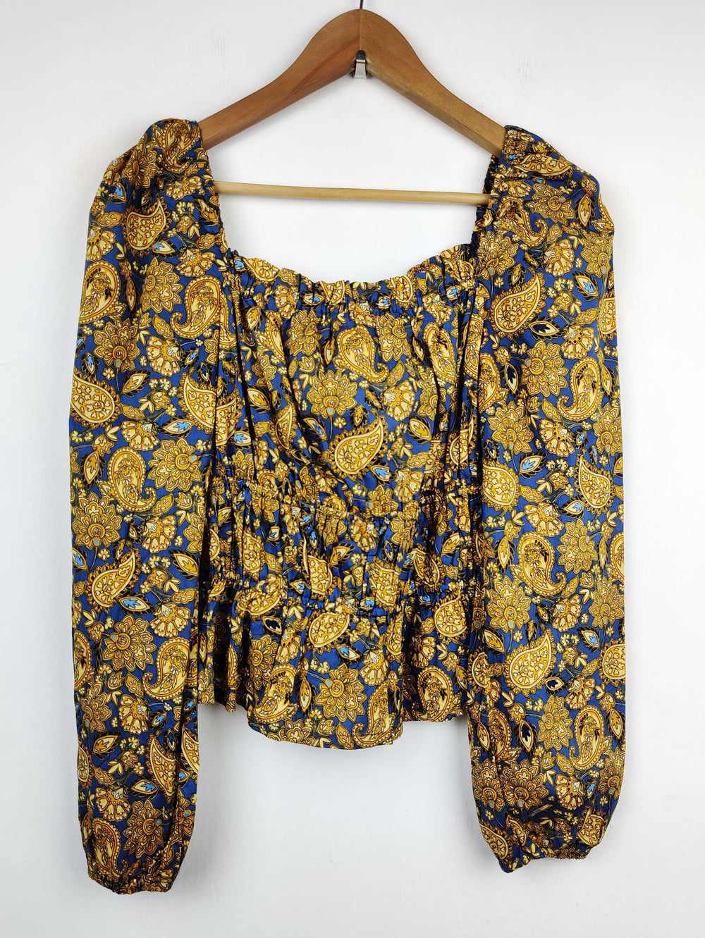 Buy online pre-used pre-loved 100% authentic & Original branded Boden (SWT-1517) available in Pakistan. Top international brands avilable.