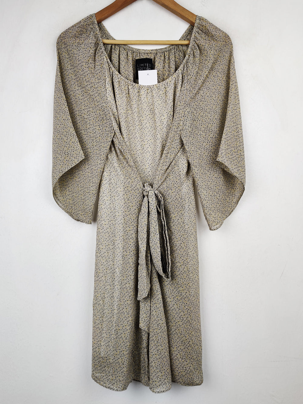 Buy online pre-used pre-loved 100% authentic & Original branded New Look (SWT-151) available in Pakistan. Top international brands avilable.