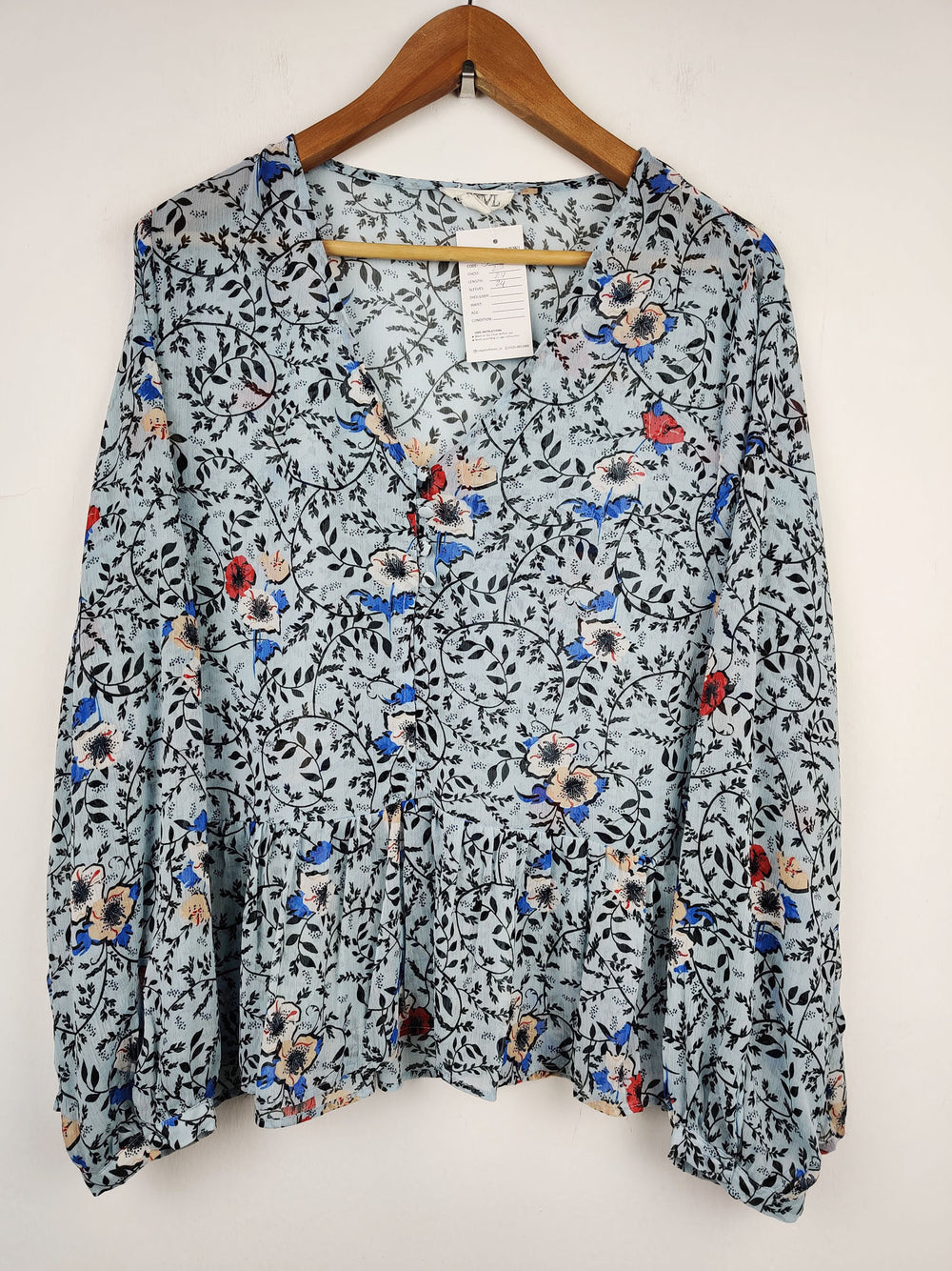 Buy online pre-used pre-loved 100% authentic & Original branded Estvl (SWT-1530) available in Pakistan. Top international brands avilable.