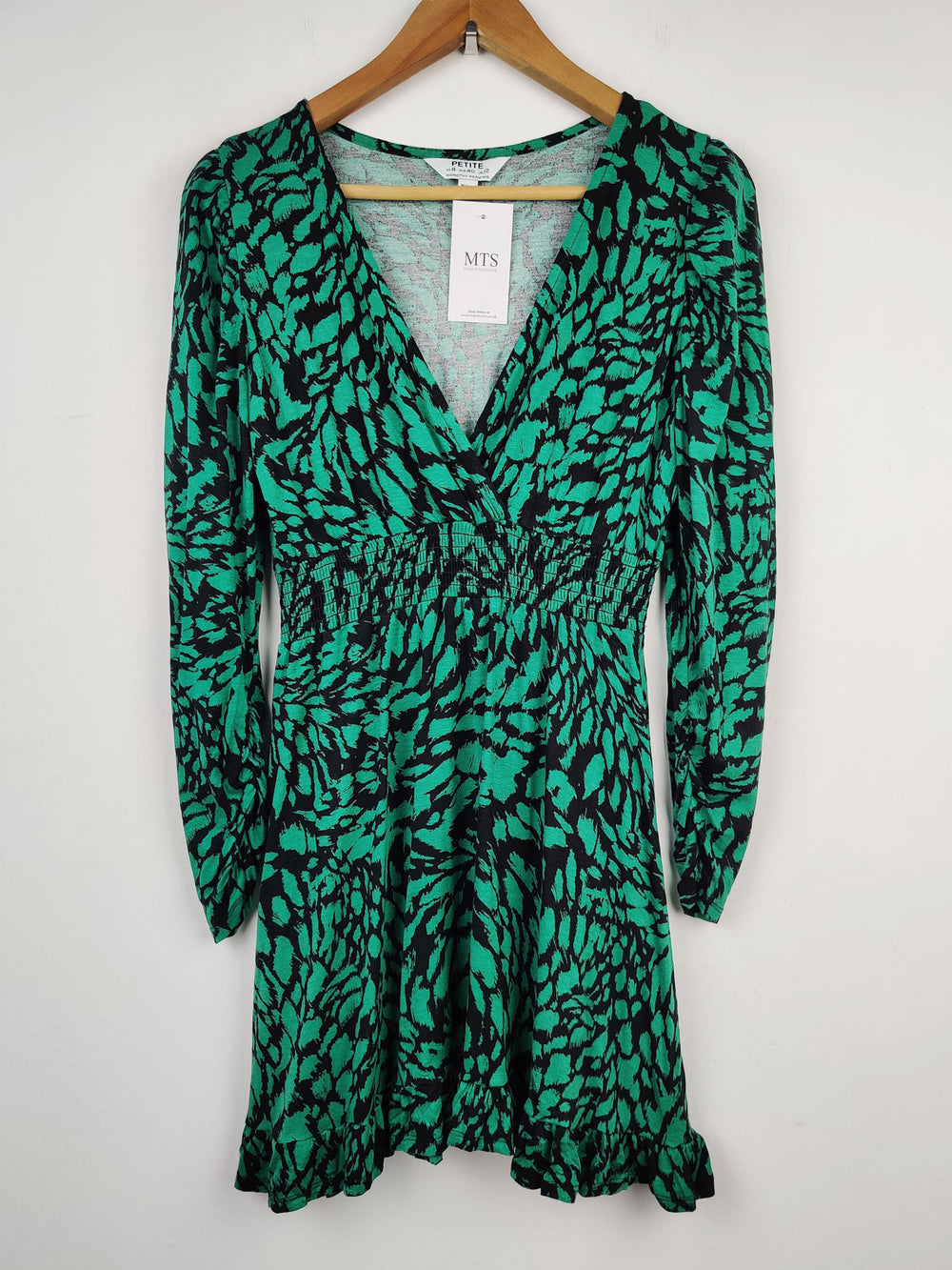 Buy online pre-used pre-loved 100% authentic & Original branded Petite (SWT-1558) available in Pakistan. Top international brands avilable.