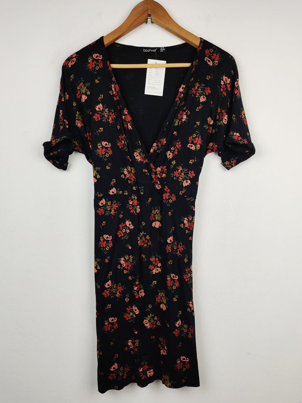 Buy online pre-used pre-loved 100% authentic & Original branded Boohoo (SWT-1566) available in Pakistan. Top international brands avilable.