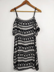 Buy online pre-used pre-loved 100% authentic & Original branded H&M (SWT-1592) available in Pakistan. Top international brands avilable.