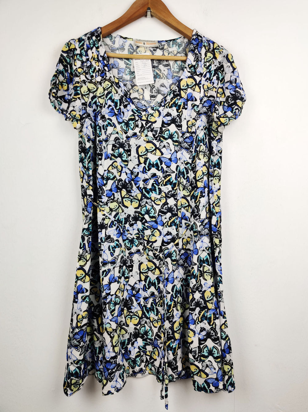 Buy online pre-used pre-loved 100% authentic & Original branded Dorothy Perkins (SWT-1606) available in Pakistan. Top international brands avilable.