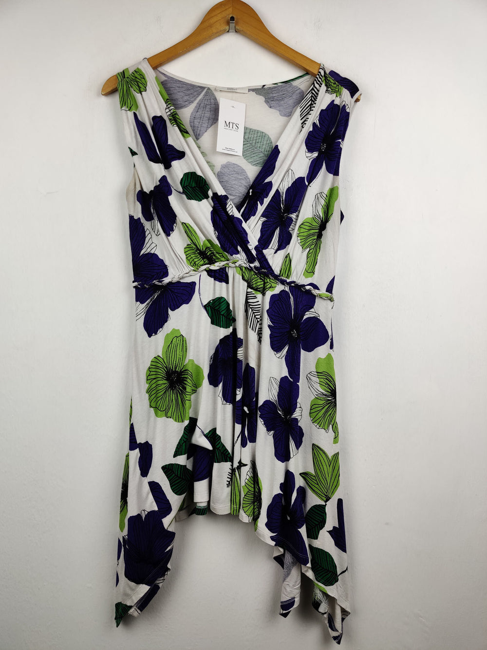 Buy online pre-used pre-loved 100% authentic & Original branded Marks & Spencer (SWT-1619) available in Pakistan. Top international brands avilable.