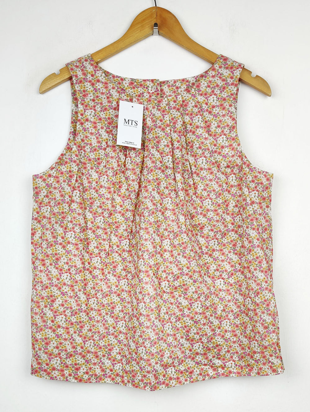 Buy online pre-used pre-loved 100% authentic & Original branded Topshop (SWT-1621) available in Pakistan. Top international brands avilable.