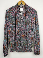 Buy online pre-used pre-loved 100% authentic & Original branded Wallis (SWT-1661) available in Pakistan. Top international brands avilable.