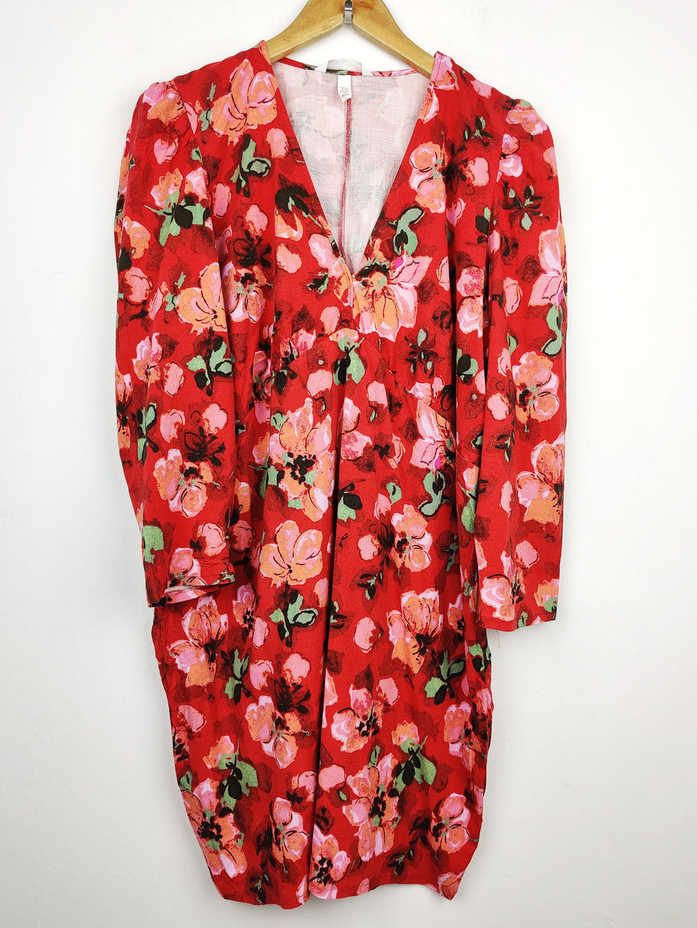 Buy online pre-used pre-loved 100% authentic & Original branded H&M (SWT-1686) available in Pakistan. Top international brands avilable.