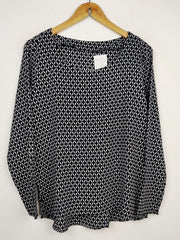 Buy online pre-used pre-loved 100% authentic & Original branded Unknown Brand (SWT-1692) available in Pakistan. Top international brands avilable.