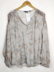 Buy online pre-used pre-loved 100% authentic & Original branded Charles Vogele (SWT-1704) available in Pakistan. Top international brands avilable.