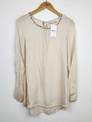 Buy online pre-used pre-loved 100% authentic & Original branded Didi (SWT-1712) available in Pakistan. Top international brands avilable.