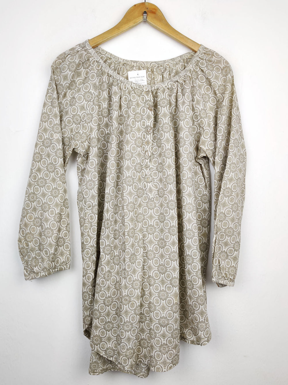 Buy online pre-used pre-loved 100% authentic & Original branded Unknown Brand (SWT-1720) available in Pakistan. Top international brands avilable.