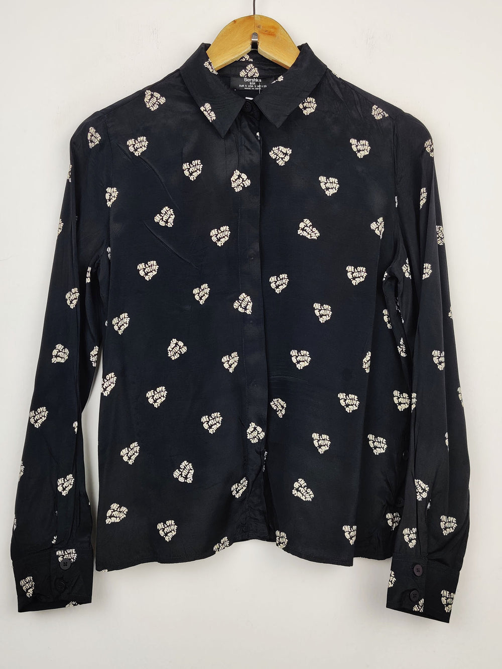 Buy online pre-used pre-loved 100% authentic & Original branded Bershka (SWT-1727) available in Pakistan. Top international brands avilable.