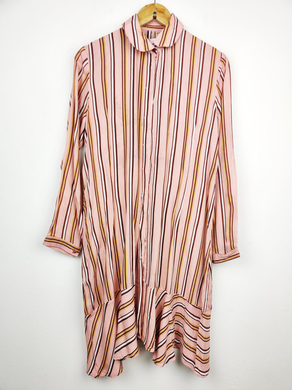 Buy online pre-used pre-loved 100% authentic & Original branded Unknown Brand (SWT-1731) available in Pakistan. Top international brands avilable.