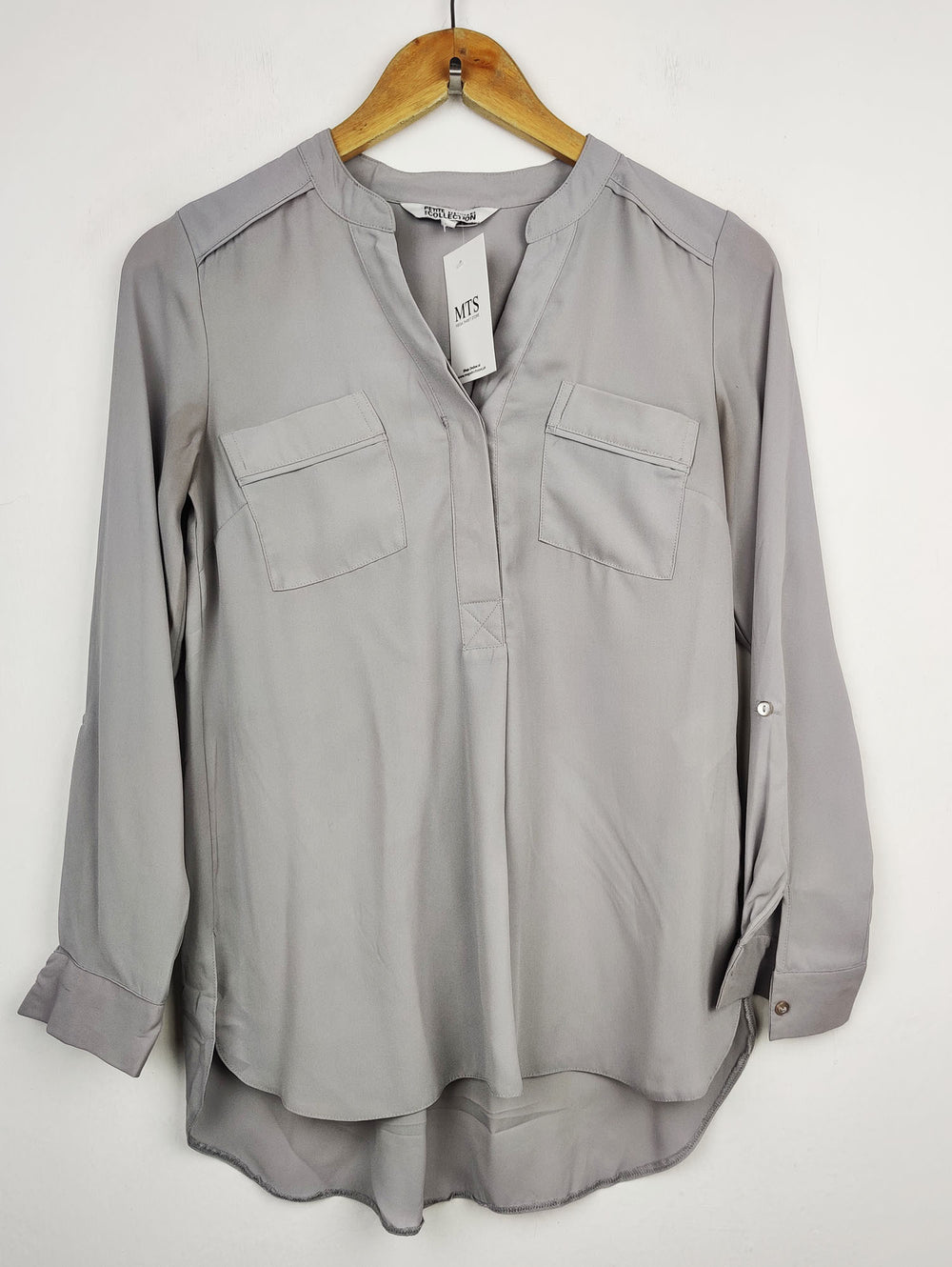 Buy online pre-used pre-loved 100% authentic & Original branded Debenhams (SWT-1739) available in Pakistan. Top international brands avilable.