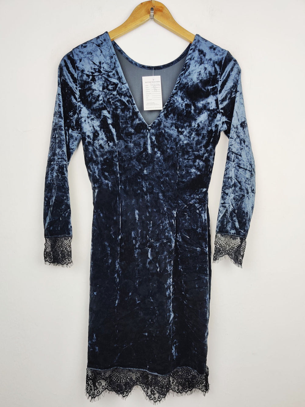 Buy online pre-used pre-loved 100% authentic & Original branded Unknown Brand (SWT-1740) available in Pakistan. Top international brands avilable.