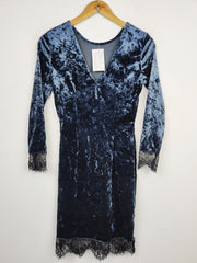 Buy online pre-used pre-loved 100% authentic & Original branded Unknown Brand (SWT-1740) available in Pakistan. Top international brands avilable.