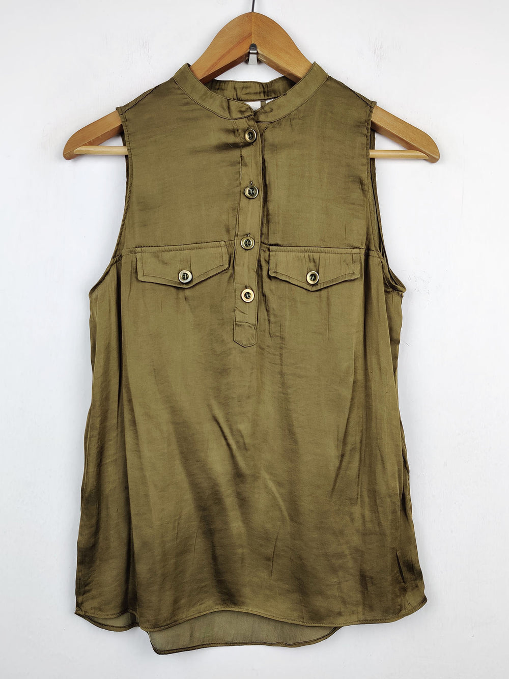 Buy online pre-used pre-loved 100% authentic & Original branded H&M (SWT-1758) available in Pakistan. Top international brands avilable.