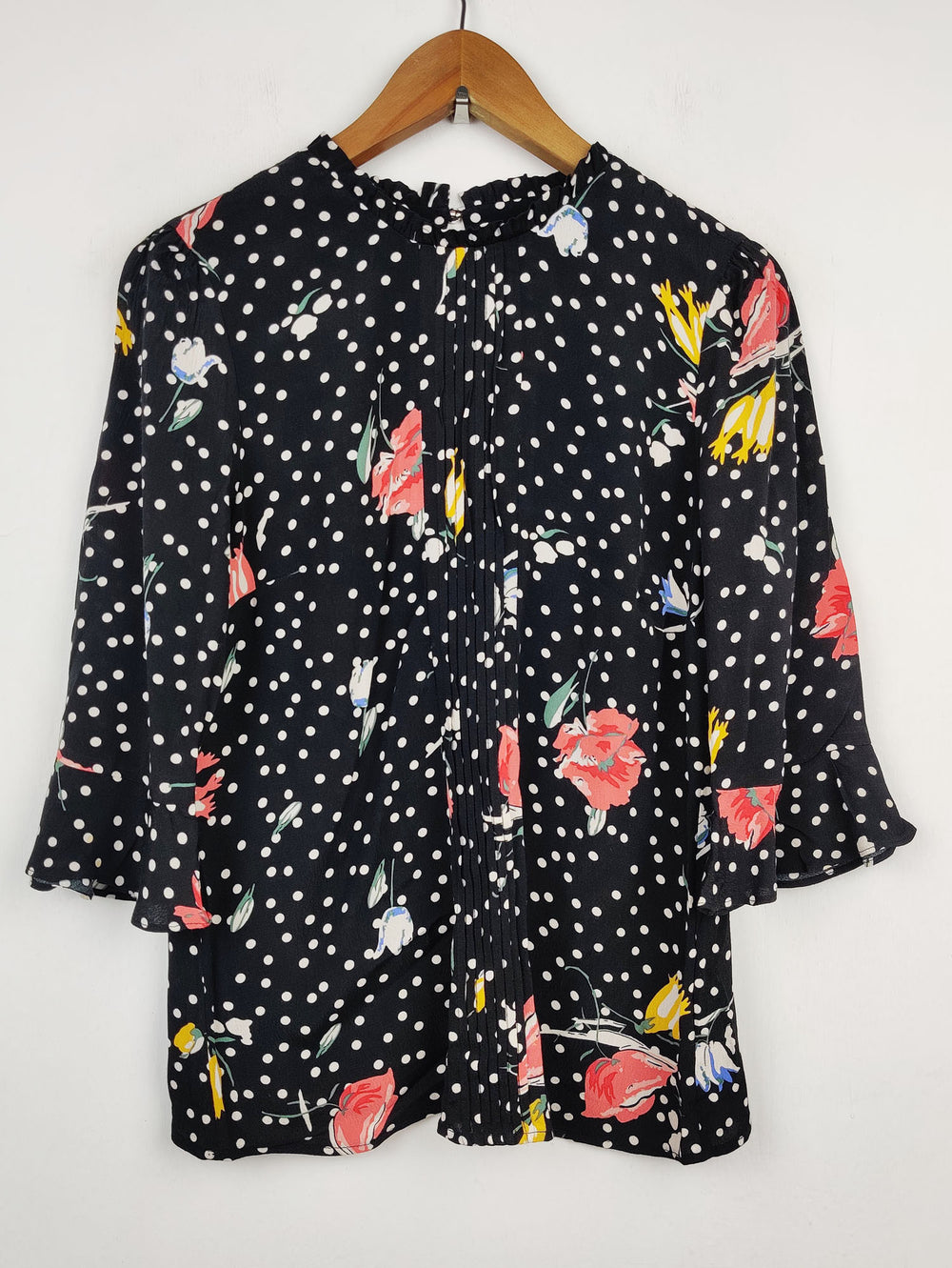 Buy online pre-used pre-loved 100% authentic & Original branded Oasis (SWT-1778) available in Pakistan. Top international brands avilable.