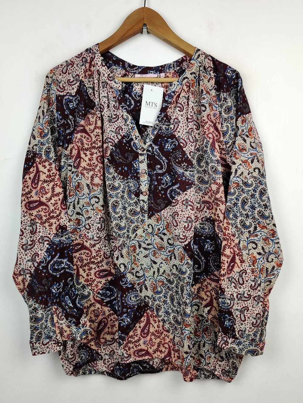 Buy online pre-used pre-loved 100% authentic & Original branded Emily (SWT-1786) available in Pakistan. Top international brands avilable.