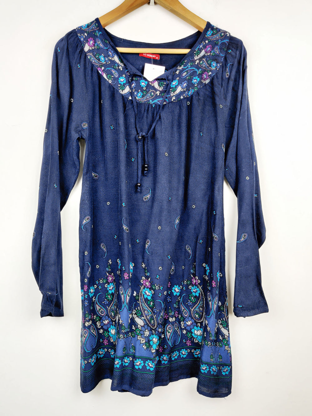 Buy online pre-used pre-loved 100% authentic & Original branded Lc Waikiki (SWT-1876) available in Pakistan. Top international brands avilable.