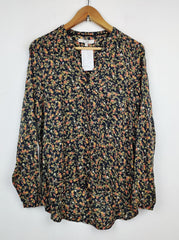 Buy online pre-used pre-loved 100% authentic & Original branded Clockhouse (SWT-1881) available in Pakistan. Top international brands avilable.