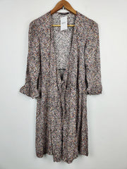 Buy online pre-used pre-loved 100% authentic & Original branded Pieces (SWT-1976) available in Pakistan. Top international brands avilable.