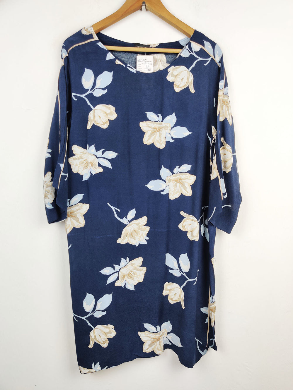 Buy online pre-used pre-loved 100% authentic & Original branded Free Quent (SWT-1983) available in Pakistan. Top international brands avilable.