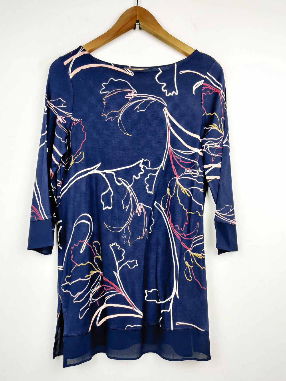 Buy online pre-used pre-loved 100% authentic & Original branded Marks & Spencer (SWT-2058) available in Pakistan. Top international brands avilable.