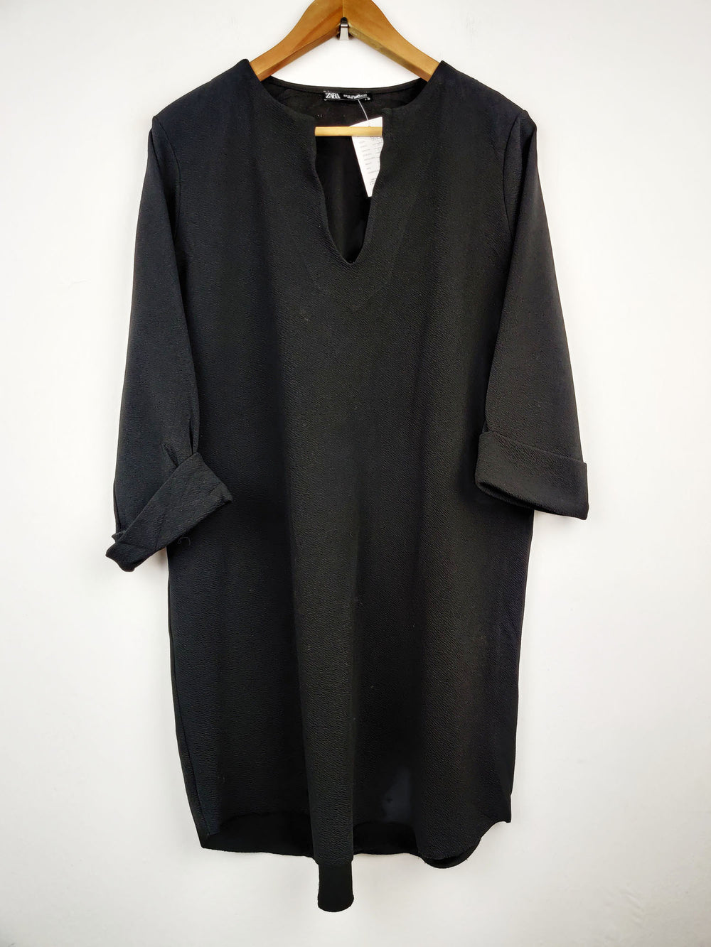 Buy online pre-used pre-loved 100% authentic & Original branded Zara (SWT-2067) available in Pakistan. Top international brands avilable.