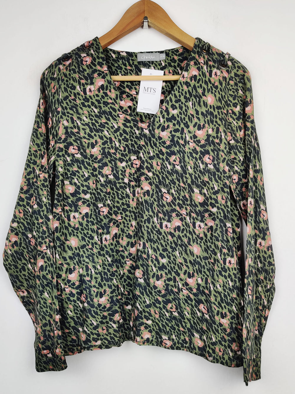 Buy online pre-used pre-loved 100% authentic & Original branded Geisha (SWT-2084) available in Pakistan. Top international brands avilable.