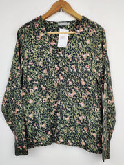 Buy online pre-used pre-loved 100% authentic & Original branded Geisha (SWT-2084) available in Pakistan. Top international brands avilable.