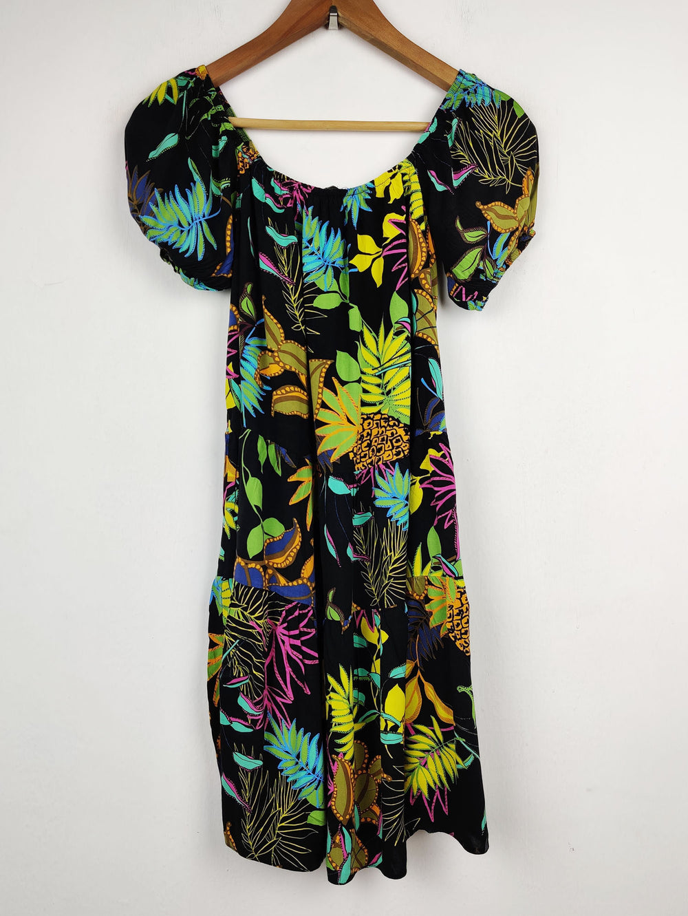 Buy online pre-used pre-loved 100% authentic & Original branded Primark (SWT-2132) available in Pakistan. Top international brands avilable.