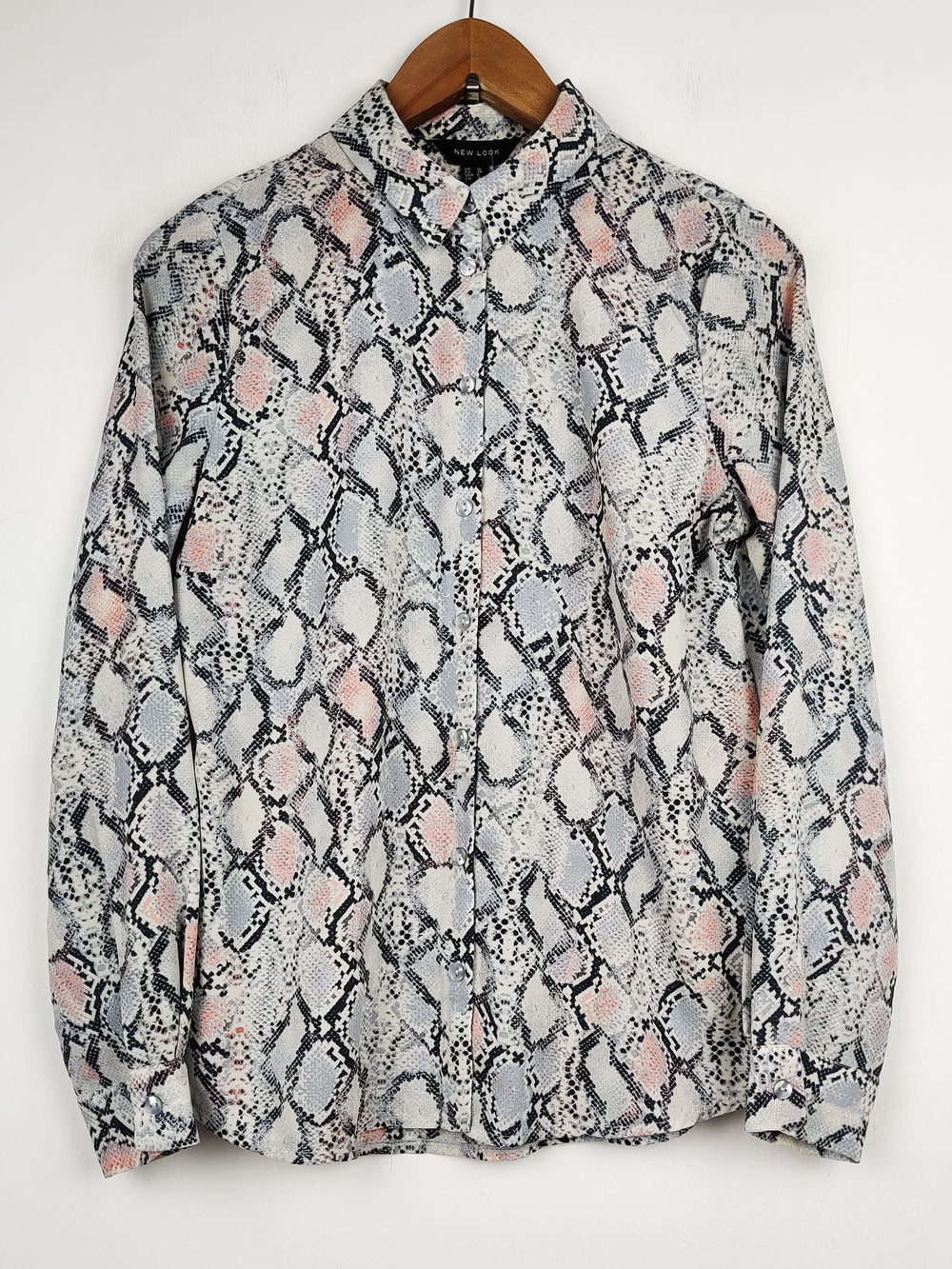 Buy online pre-used pre-loved 100% authentic & Original branded New Look (SWT-2133) available in Pakistan. Top international brands avilable.