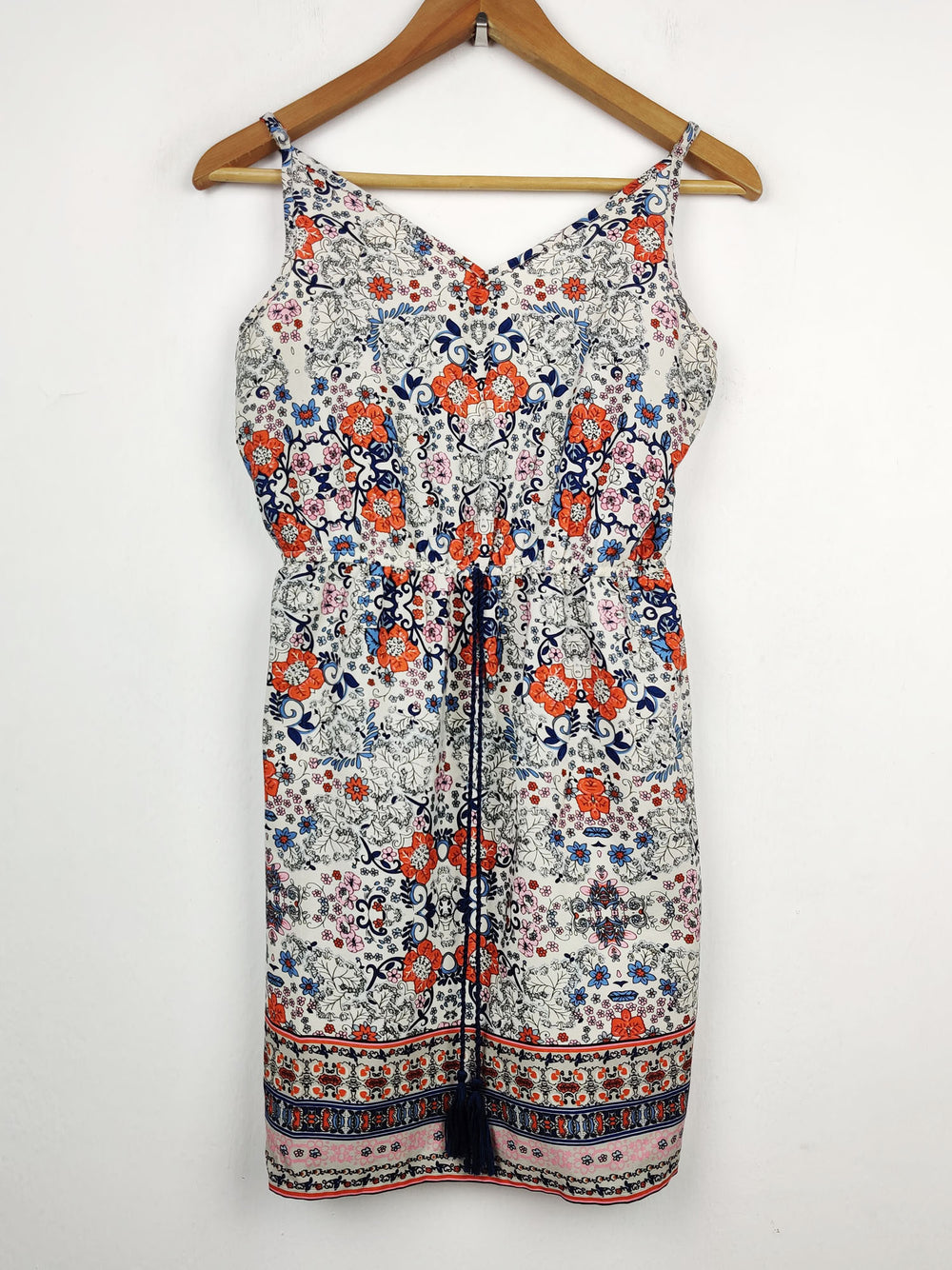 Buy online pre-used pre-loved 100% authentic & Original branded Atmosphere (SWT-2135) available in Pakistan. Top international brands avilable.