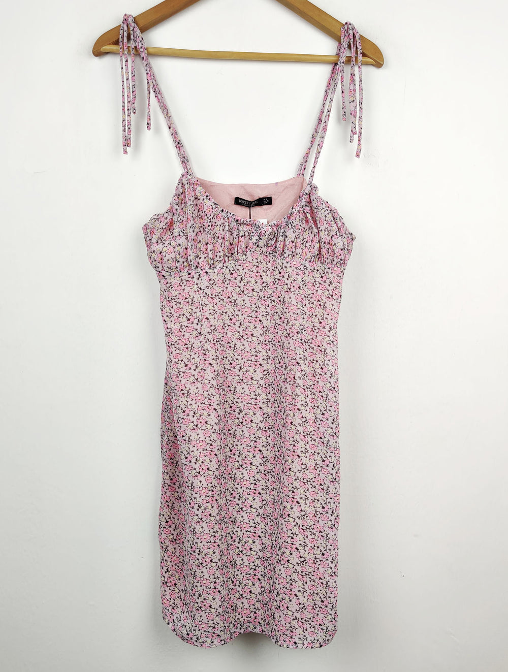 Buy online pre-used pre-loved 100% authentic & Original branded Nasty Gal (SWT-2145) available in Pakistan. Top international brands avilable.