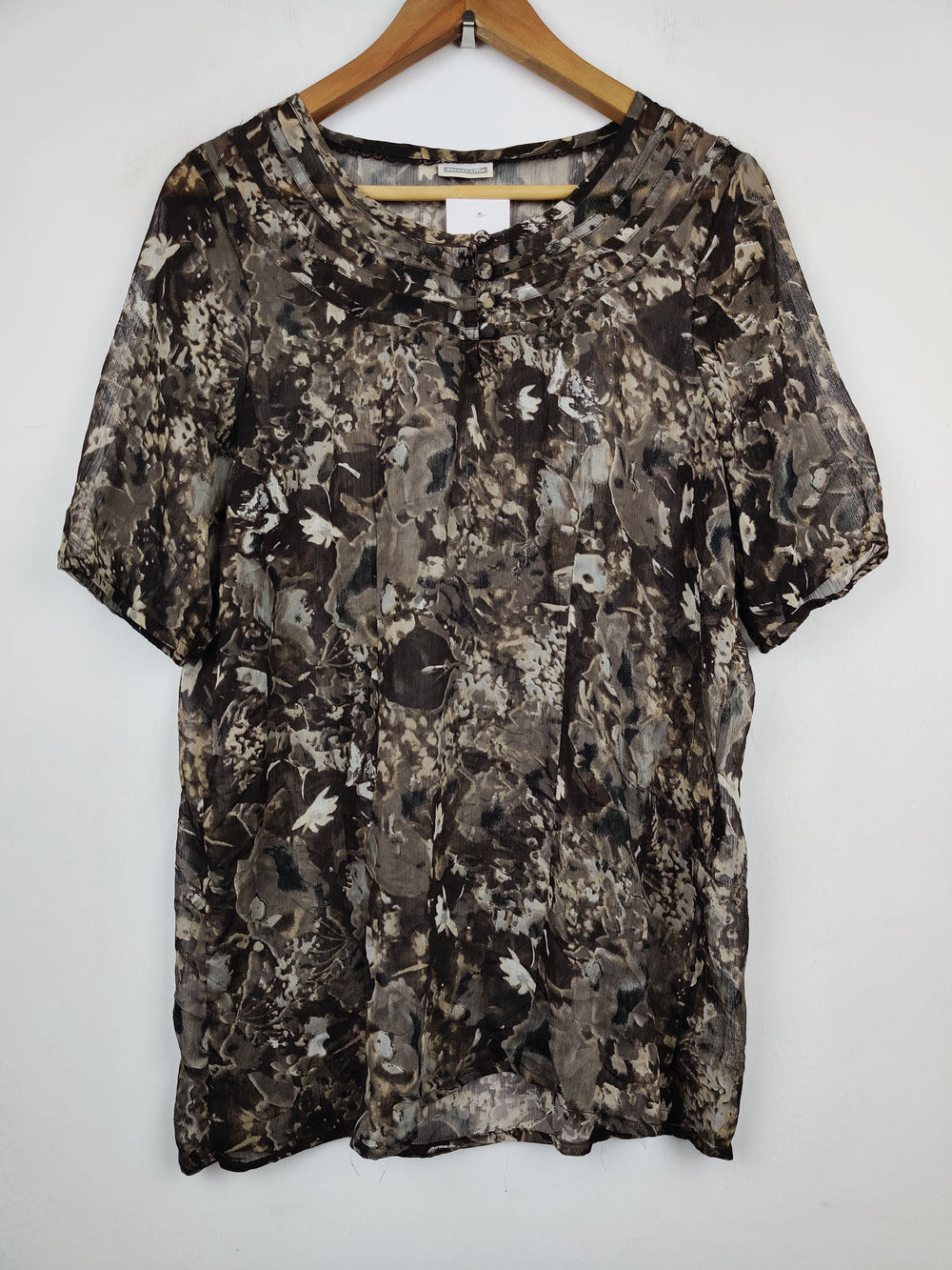 Buy online pre-used pre-loved 100% authentic & Original branded Street One (SWT-2190) available in Pakistan. Top international brands avilable.