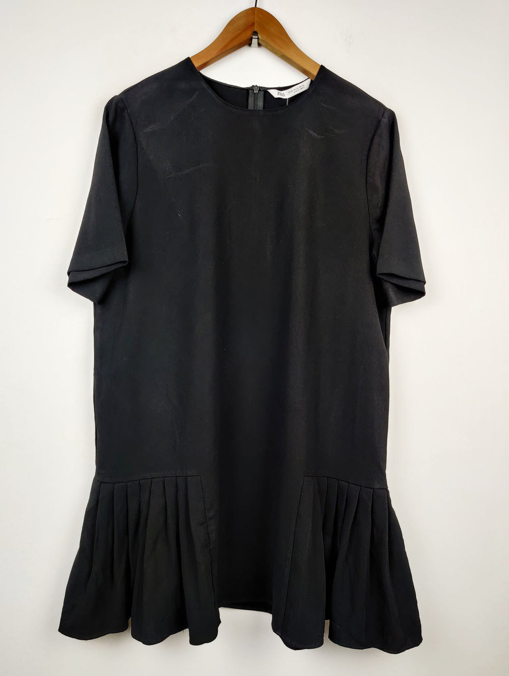 Buy online pre-used pre-loved 100% authentic & Original branded Zara (SWT-2198) available in Pakistan. Top international brands avilable.