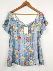 Buy online pre-used pre-loved 100% authentic & Original branded Peacocks (SWT-2199) available in Pakistan. Top international brands avilable.