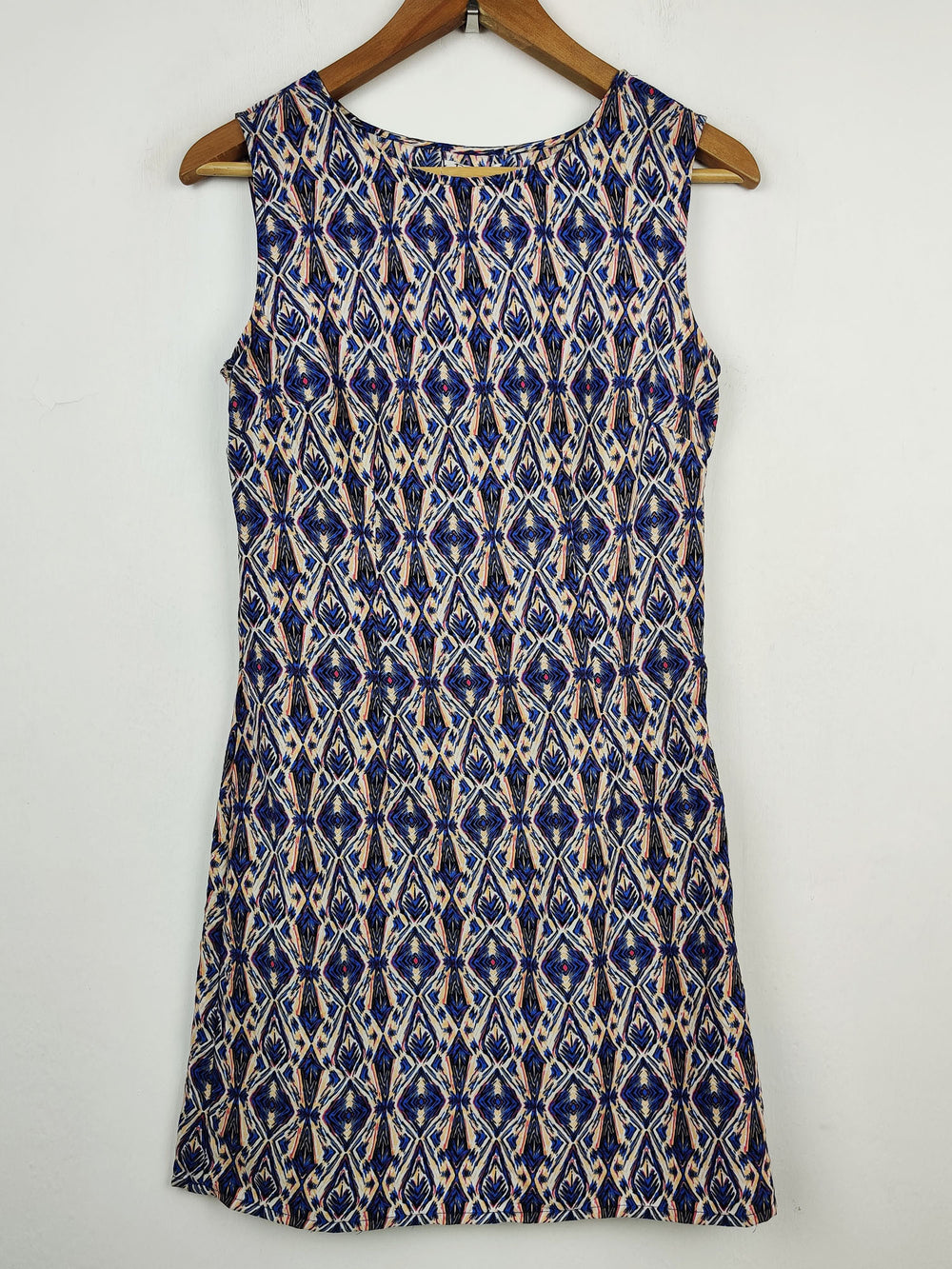 Buy online pre-used pre-loved 100% authentic & Original branded Pinky (SWT-2225) available in Pakistan. Top international brands avilable.