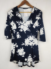 Buy online pre-used pre-loved 100% authentic & Original branded Quiz (SWT-226) available in Pakistan. Top international brands avilable.