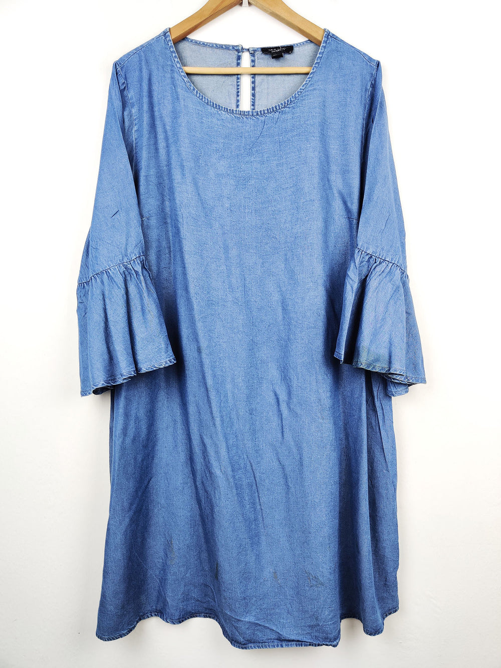 Buy online pre-used pre-loved 100% authentic & Original branded New Look (SWT-2326) available in Pakistan. Top international brands avilable.