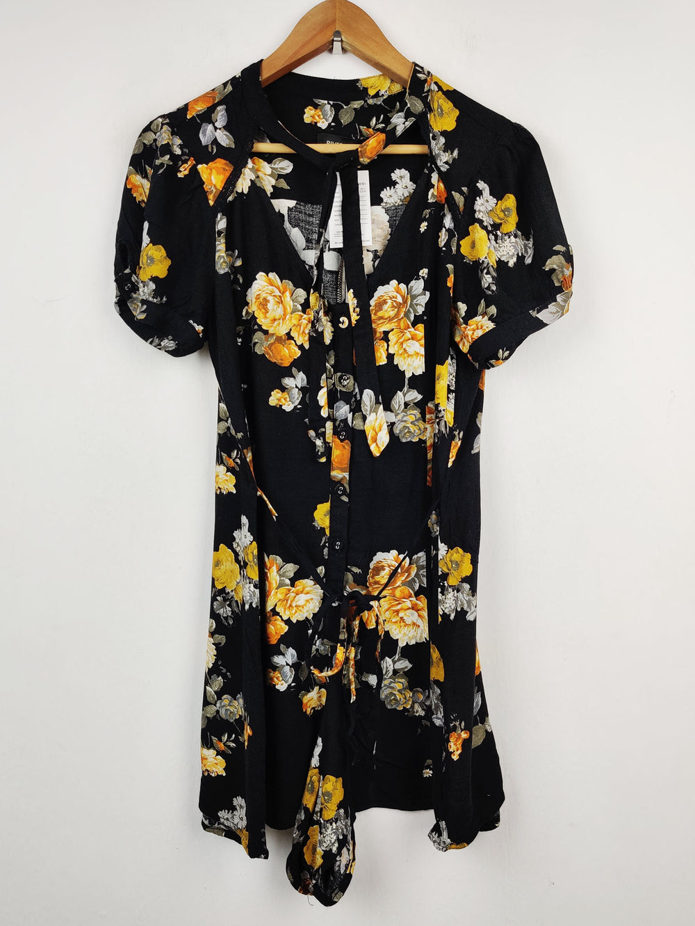 Buy online pre-used pre-loved 100% authentic & Original branded River Island (SWT-2375) available in Pakistan. Top international brands avilable.