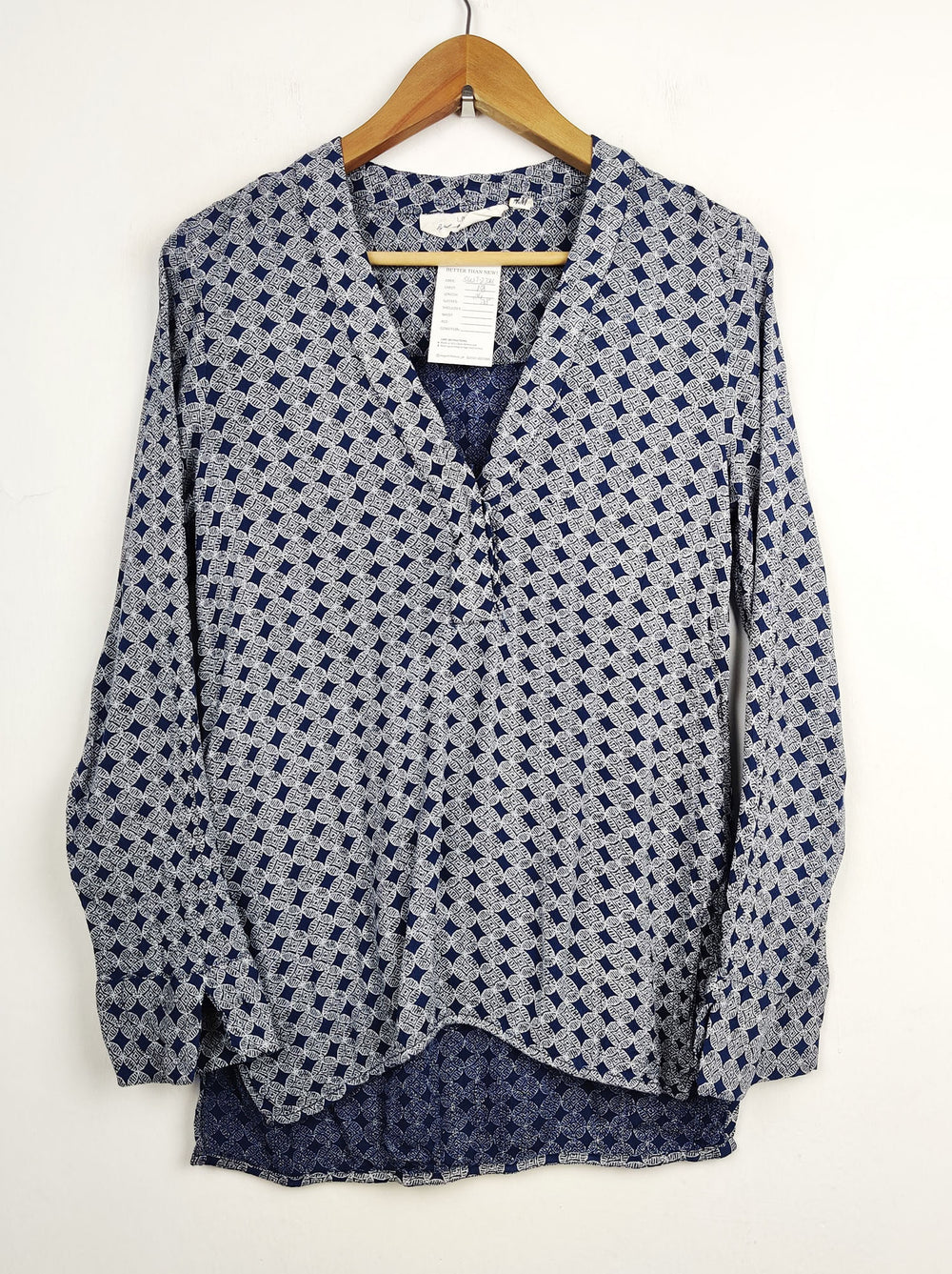 Buy online pre-used pre-loved 100% authentic & Original branded H&M (SWT-2386) available in Pakistan. Top international brands avilable.