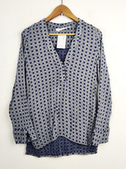 Buy online pre-used pre-loved 100% authentic & Original branded H&M (SWT-2386) available in Pakistan. Top international brands avilable.